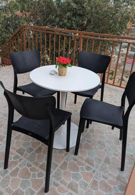 Zeezicht Appartement 50M From Beach سريما المظهر الخارجي الصورة