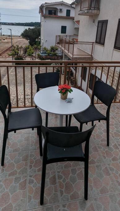 Zeezicht Appartement 50M From Beach سريما المظهر الخارجي الصورة