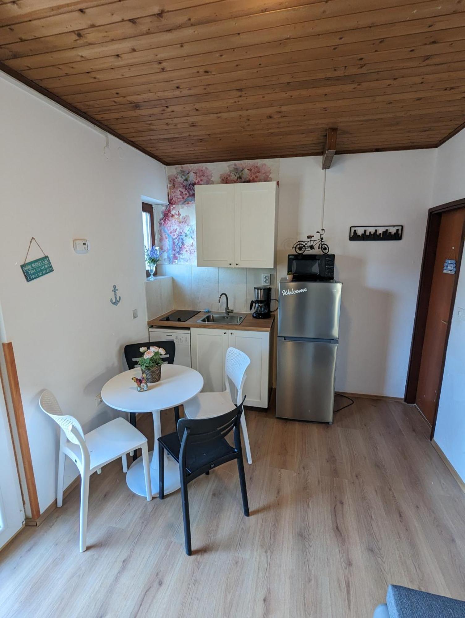 Zeezicht Appartement 50M From Beach سريما المظهر الخارجي الصورة